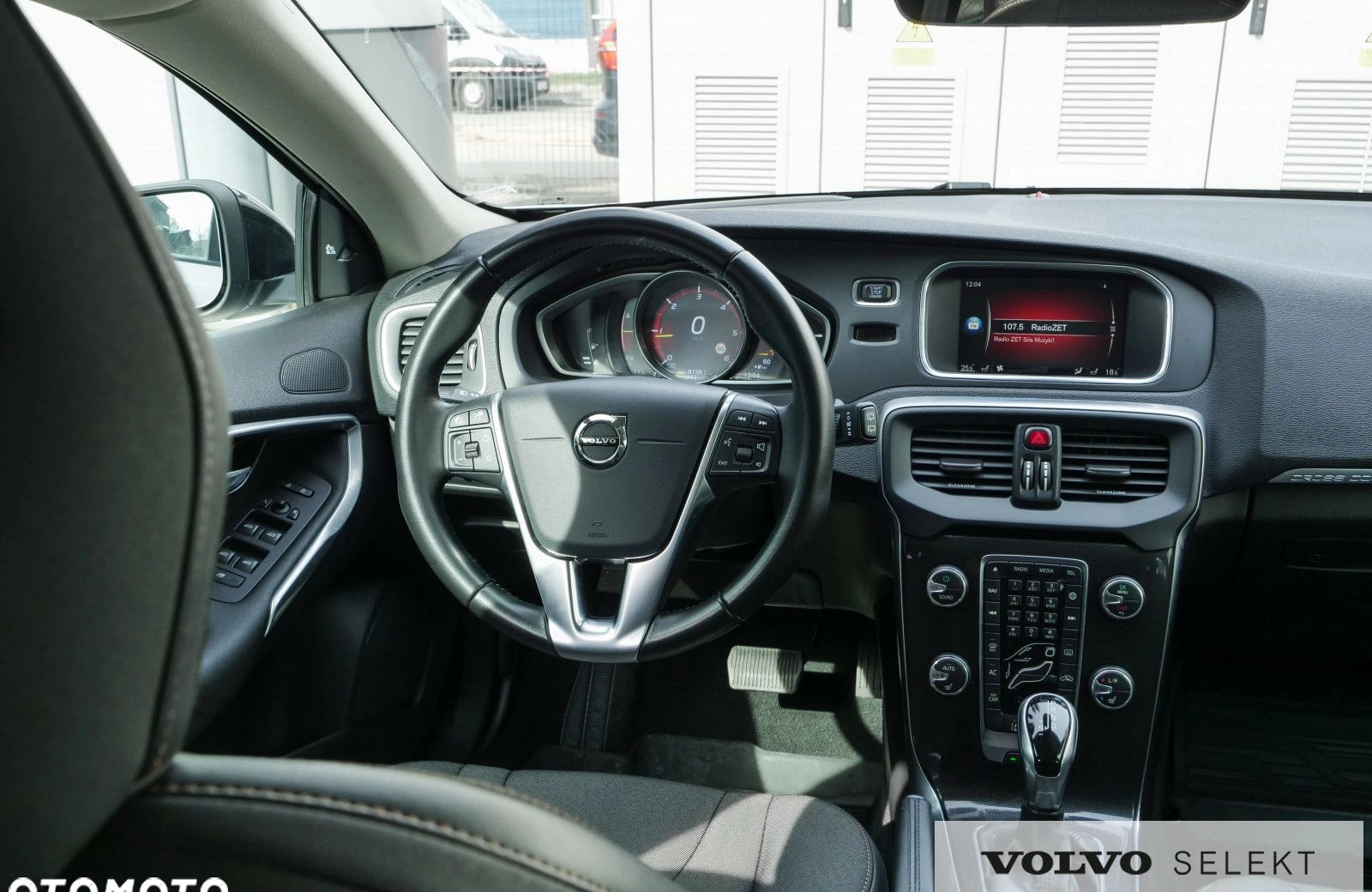 Volvo V40 cena 84900 przebieg: 133960, rok produkcji 2019 z Starogard Gdański małe 596